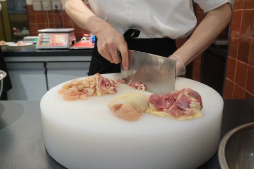 飞”入海底捞首家鲜切鸡肉工坊落户深圳pg电子游戏网站国家地理标志清远鸡“(图2) 飞”入海底捞首家鲜切鸡肉工坊落户深圳pg电子游戏网站国家地理标志清远鸡“(图2)